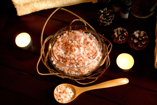 バスソルトを使う際の注意点5つ！お風呂を傷めず楽しむコツを解説